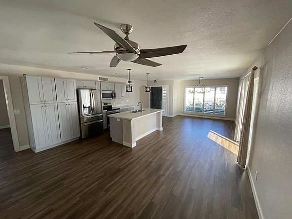 2nd image of 1207 E Canterbury Dr