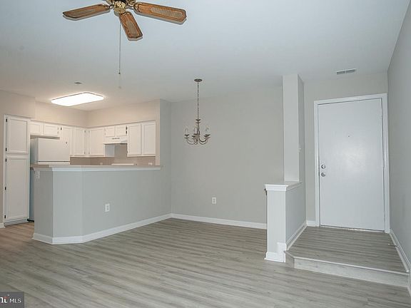3rd image of 6919C Victoria Dr #6919-C