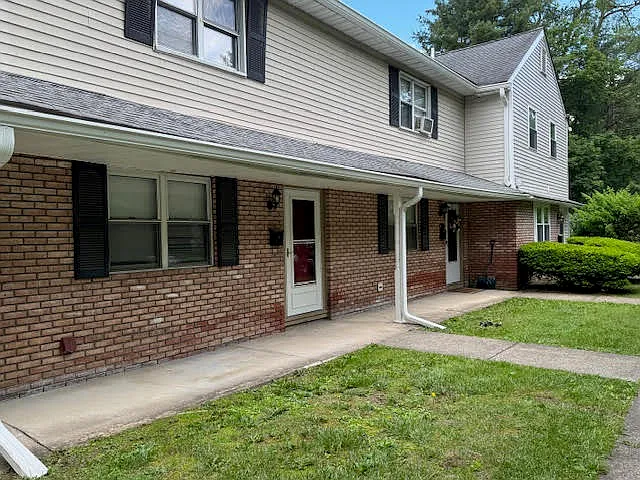 23 Brewster Rd