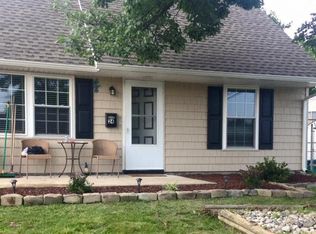 24 Vermilion Dr, Levittown, PA 19054