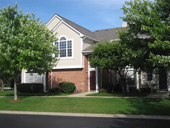 2nd image of 56112 Troon Dr N
