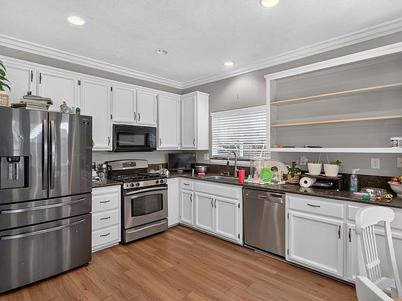 3rd image of 5281 Francesca St