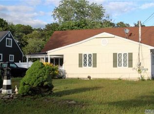 453 Raft Ave, Holbrook, NY 11741