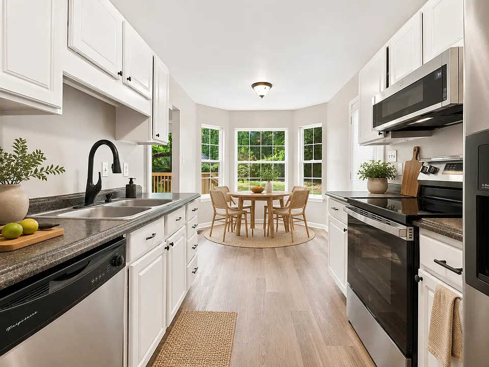 108 Bristol Ct