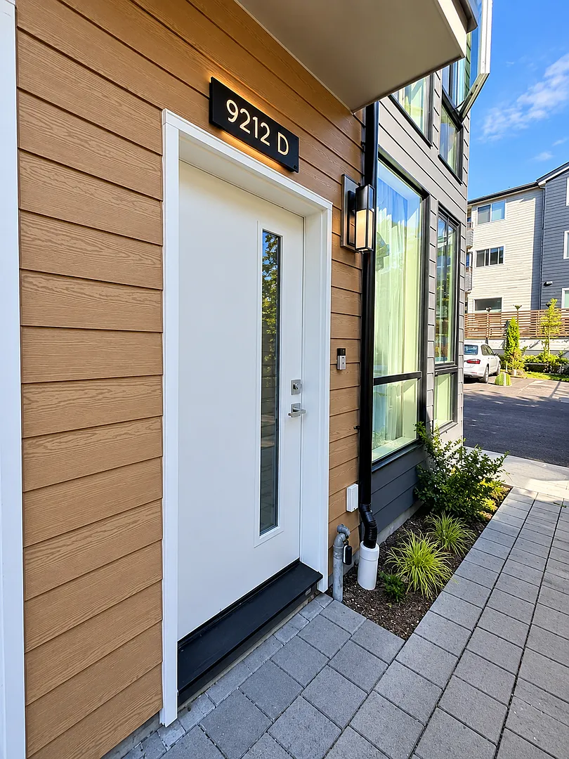 Maple Leaf Townhome — Photo 2