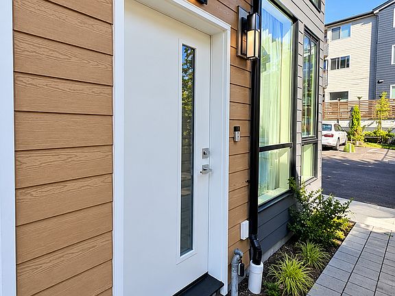 2nd image of 9212 Roosevelt Way NE #D
