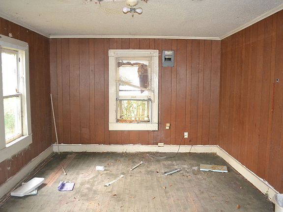 5th image of 301 Sweetgum St