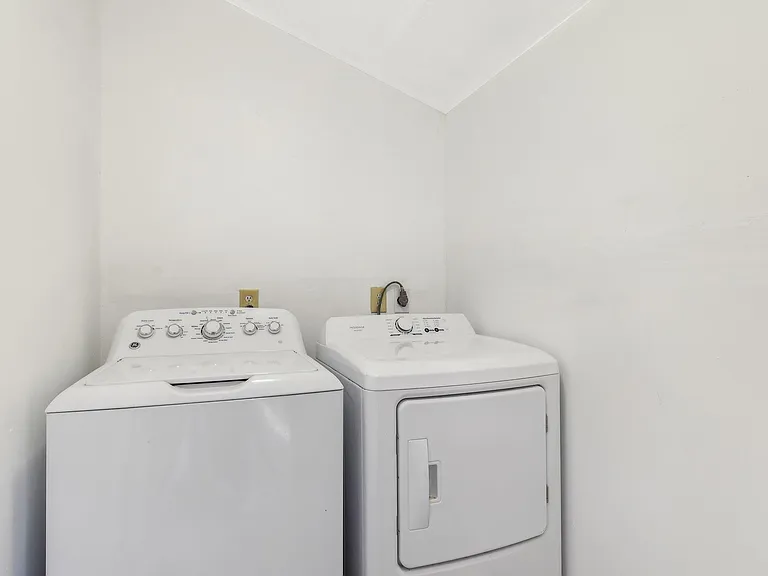 418 Sarah St #B — Photo 24