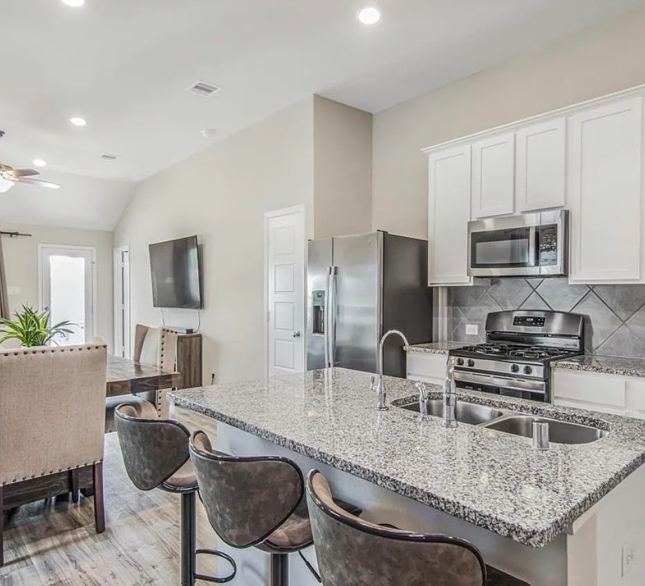 3 bed, 1318 sqft, $2,100 — Photo 3