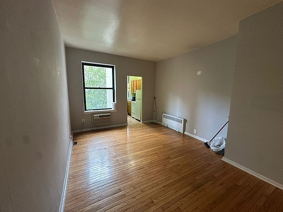 4th image of 423 E 77th St APT 4D