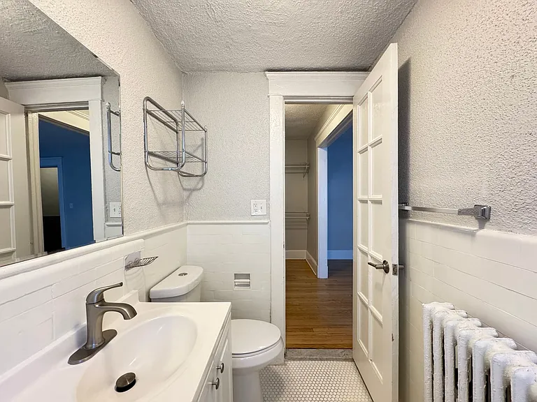 100 Howe Street! — Photo 28