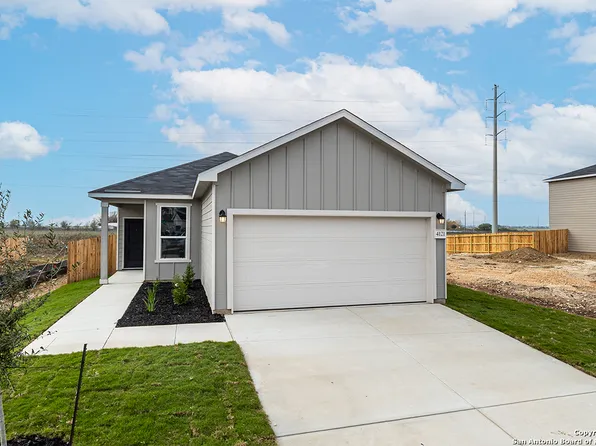 4121 WOODSIDE DR, Seguin, TX 78155