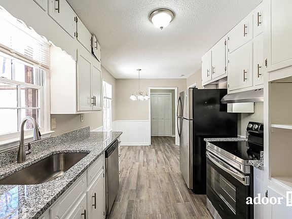 4th image of 692 Sherwood Dr