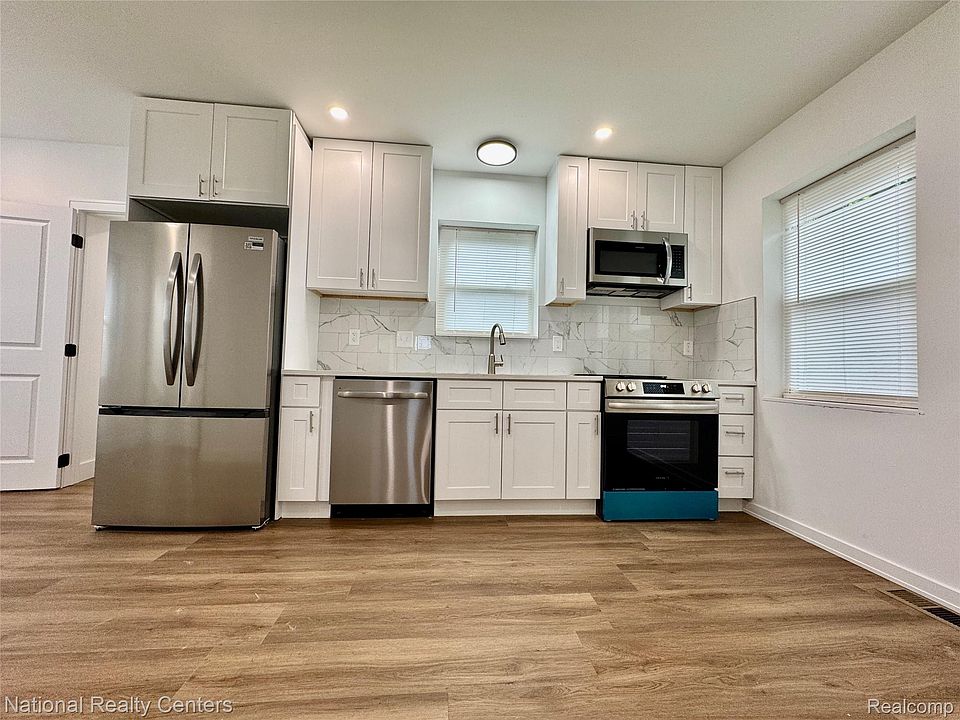 583 N Perry St, photo 9