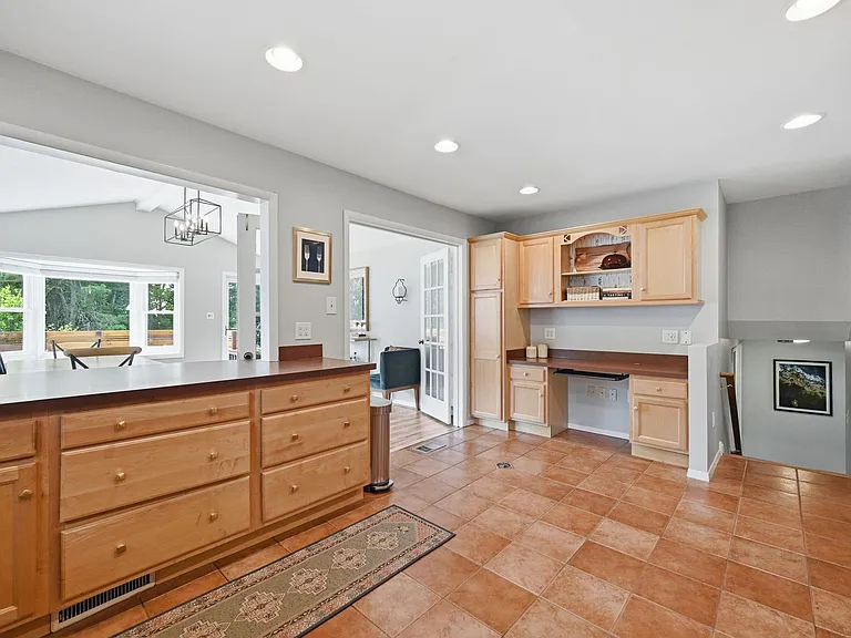 6426 Carriage Dr — Photo 13