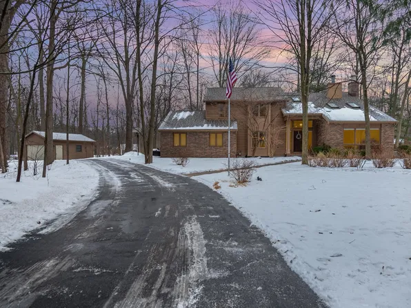 2140 N Old Pine Trl, Midland, MI 48642