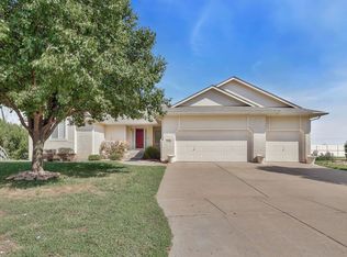 2524 N Brandon Cir, Wichita, KS 67226