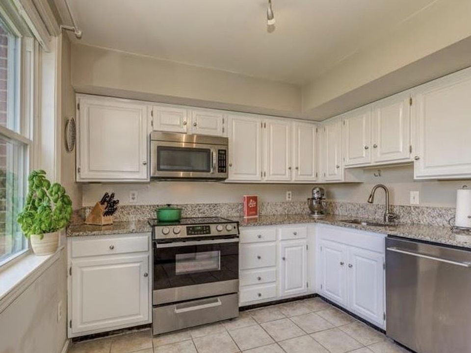 1st image of 547 Colecroft Ct
