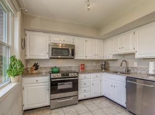 547 Colecroft Ct, Alexandria, VA 22314