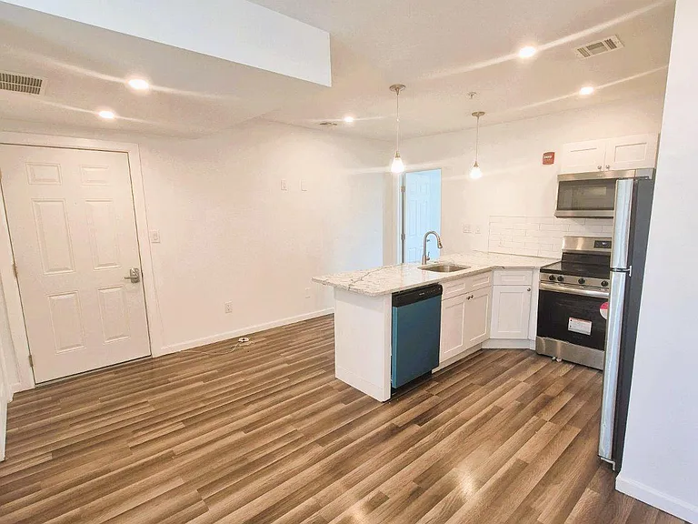 2626 Ridge Ave #28-5 — Photo 2