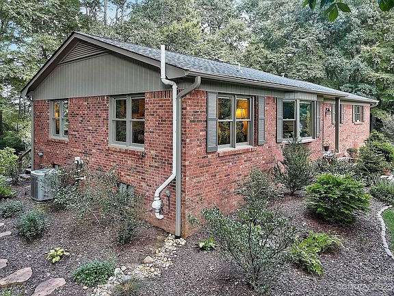 5th image of 514 Starmount Ln