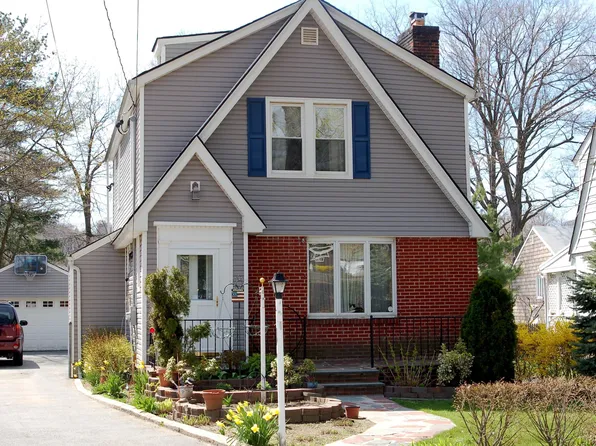 13 Storey Ln, Yonkers, NY 10710