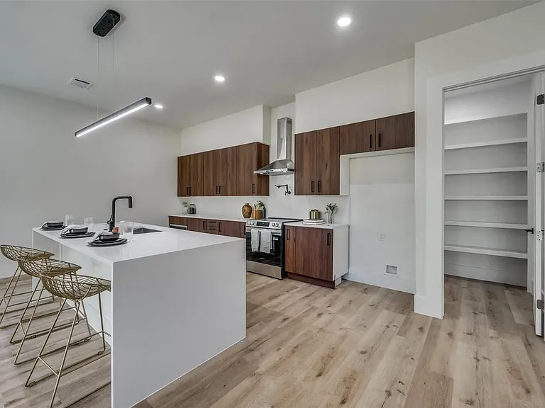 3434 Navaro St — Photo 17