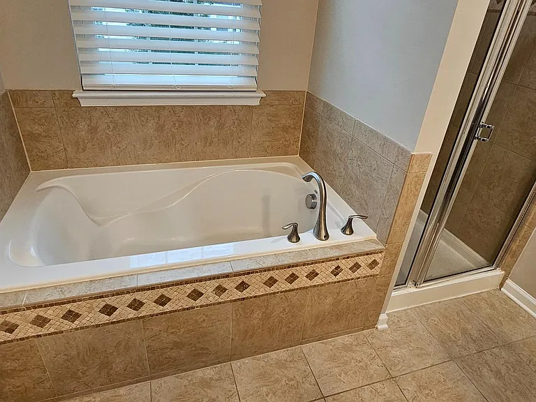 311 Prestwick Ln — Photo 6