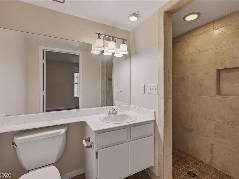 2410 Pickwick Dr — Photo 11