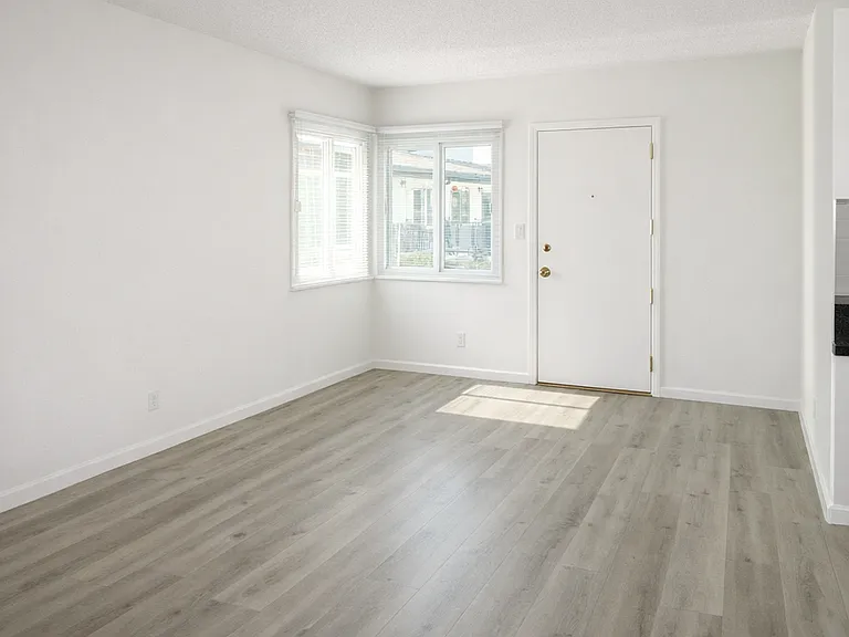 812 Larch St — Photo 11