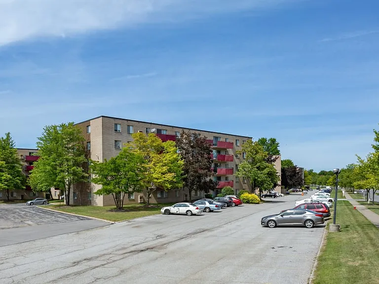 Columbus Park Apartments — Photo 12