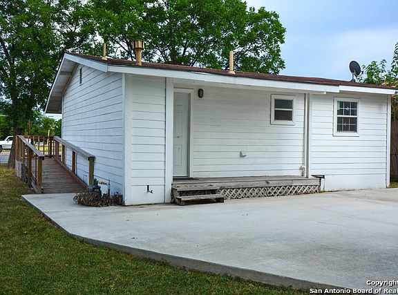5th image of 759 N General McMullen Dr