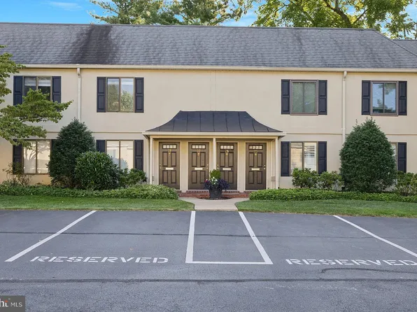 411 W Conestoga Rd APT 27, Devon, PA 19333