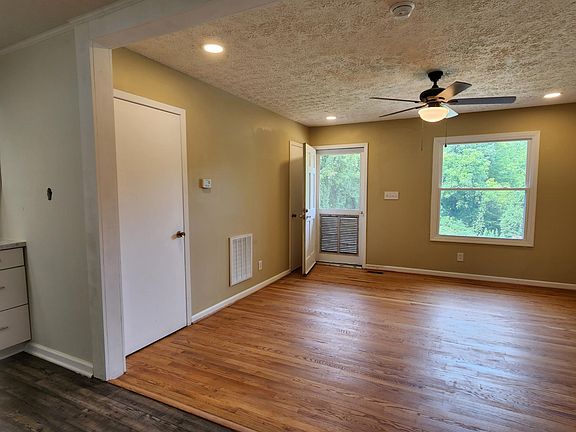 3rd image of 2019 Melrose Dr