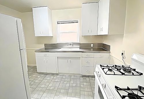4th image of 1154 S Fairfax Ave #3