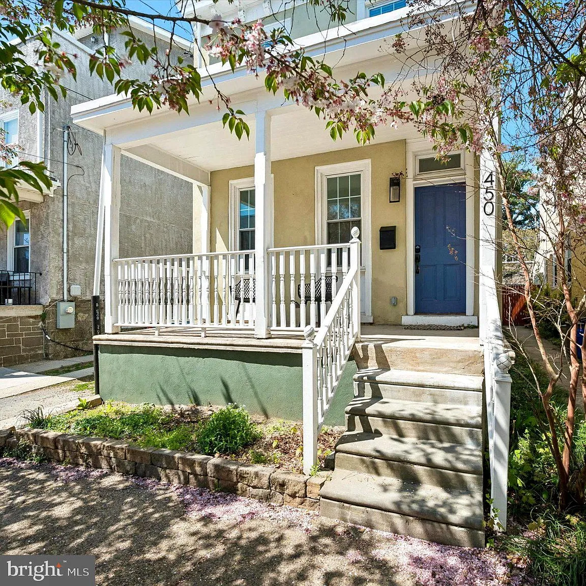 450 Leverington Ave photo 1