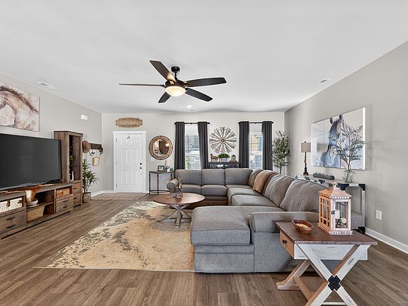 5th image of 135 Triple Crown Ct