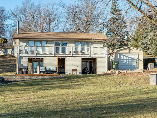 5249 N Lakeshore Dr, Brooklyn, IA 52211