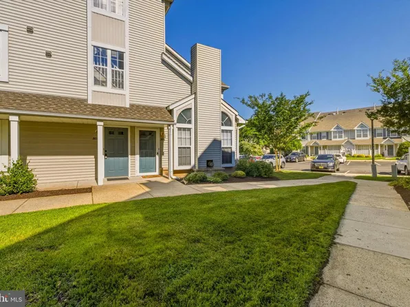 302 Wharton Rd, Mount Laurel, NJ 08054