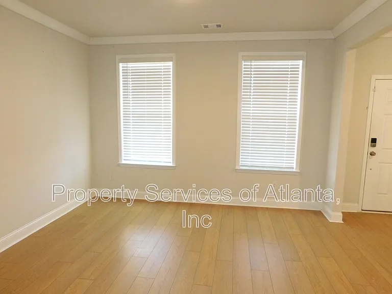 930 Elderberry Ct — Photo 4