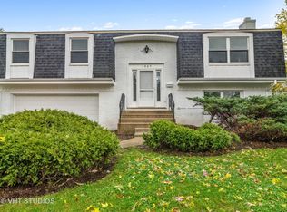 1065 N Smith Rd, Palatine, IL 60067