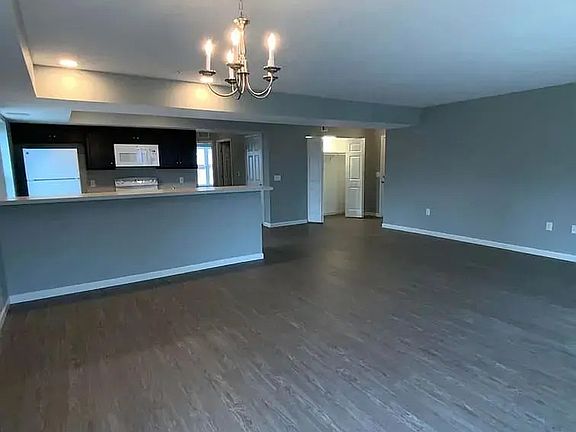 2nd image of 200 Larkspur Ln #103