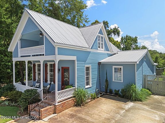 4th image of 910 Calhoun Ave