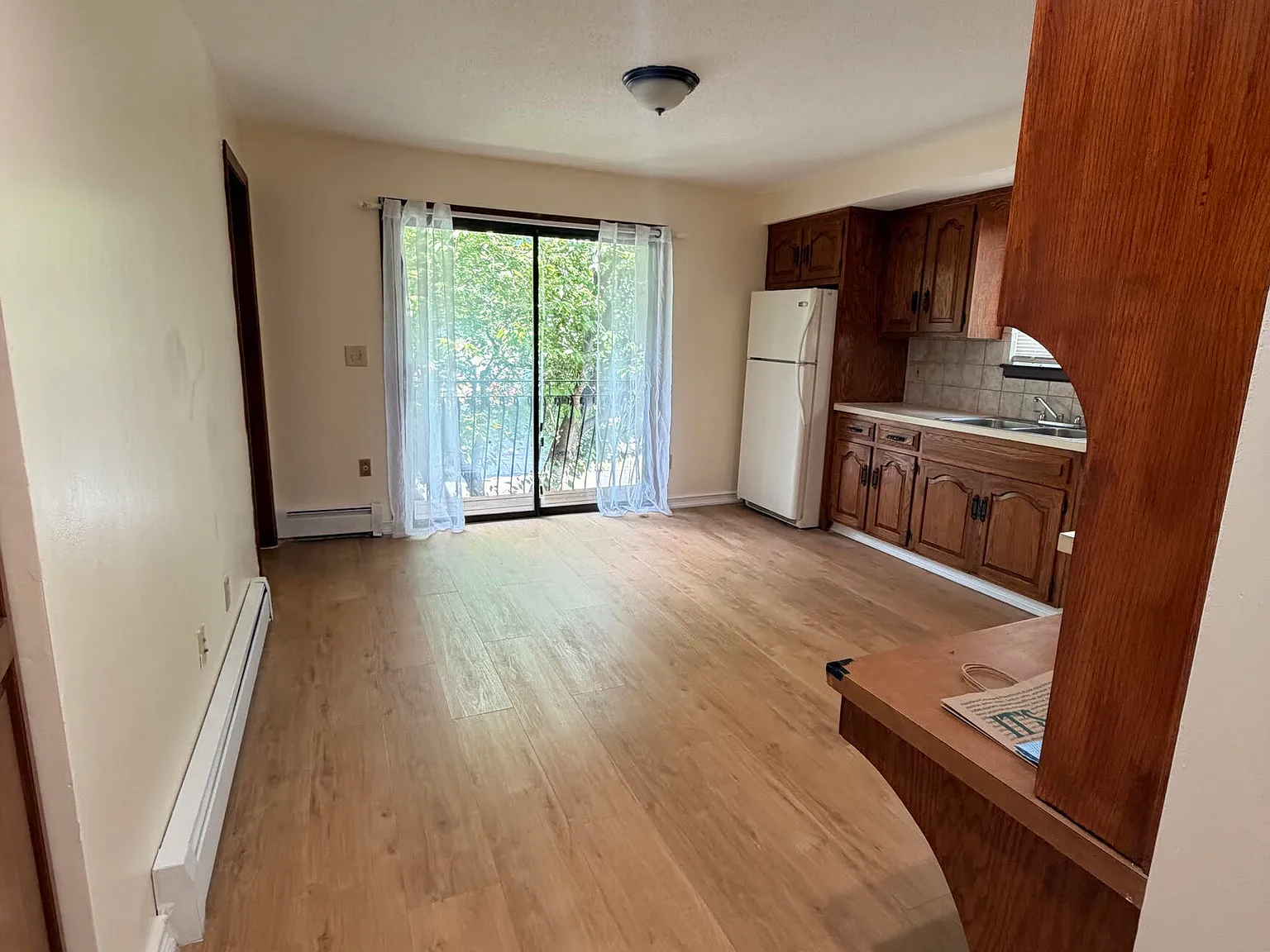 2 bed, 1.0 bath, 845 sqft, $1,600 — Photo 3