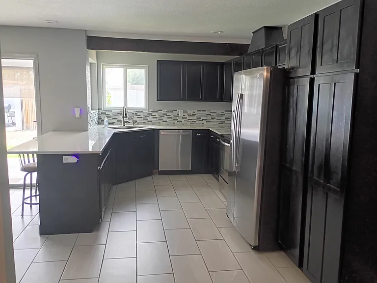 2806 N Evergreen St — Photo 2