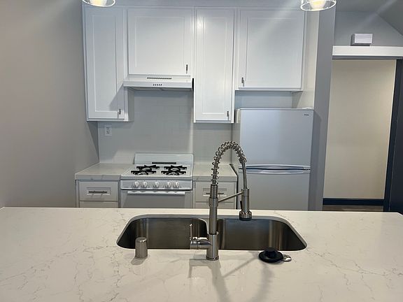 5th image of 4014 Emerald St #1