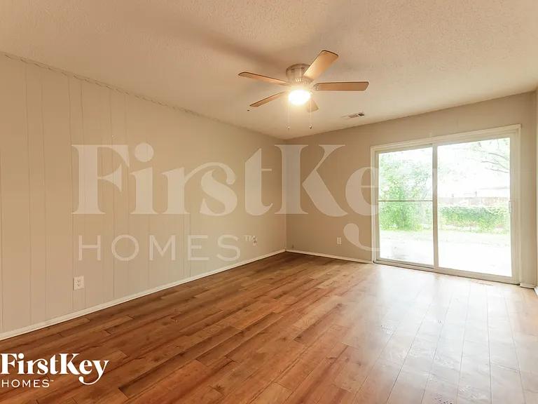 1109 Atlanta Dr — Photo 3