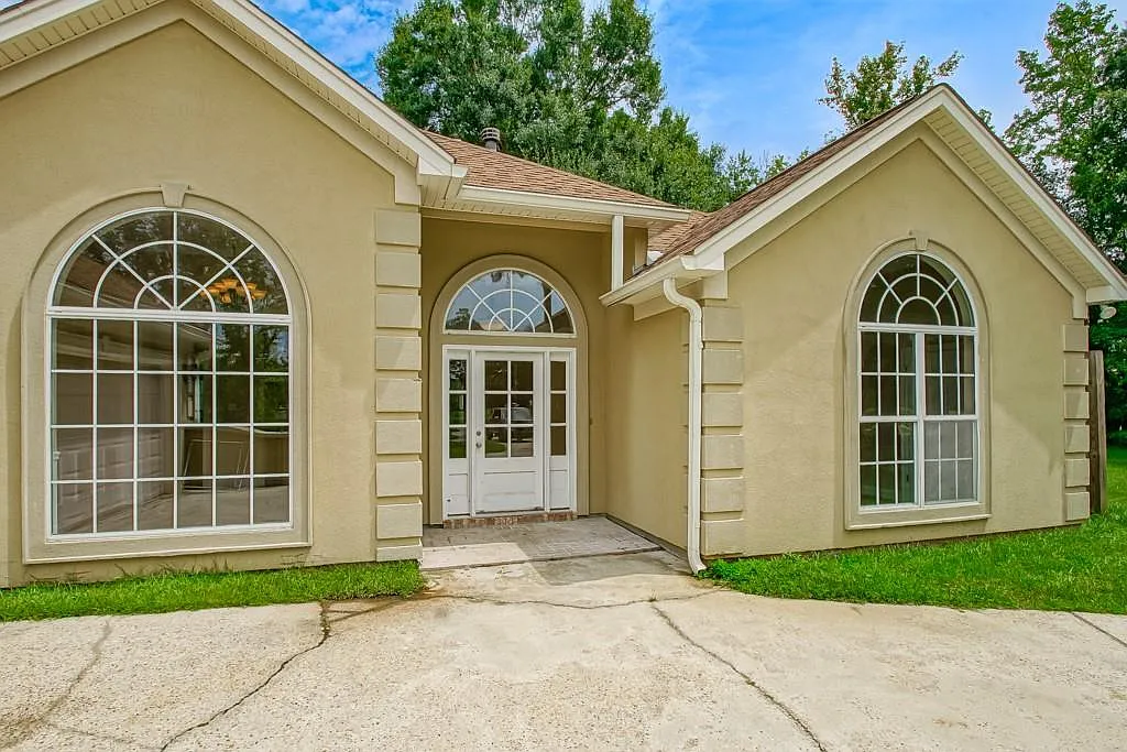 4 bed, 2277 sqft, $2,500 — Photo 3
