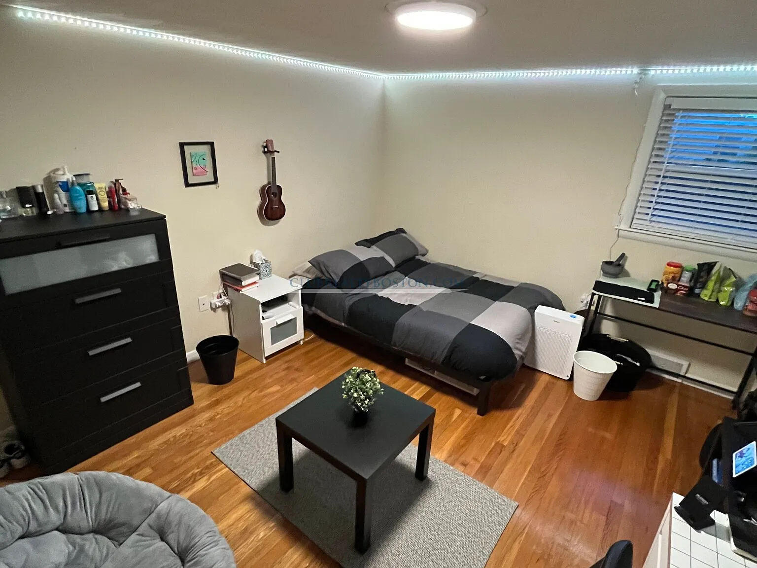 5 bed, 2.0 bath, 1922 sqft, $950 — Photo 2