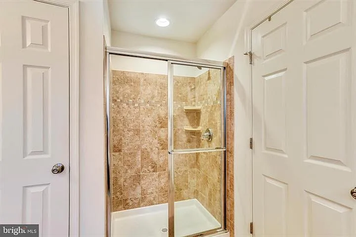42243 Canary Grass Sq — Photo 18